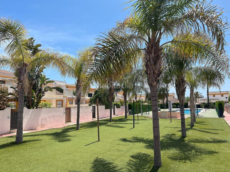 Foto b2f075eb-2886-43a1-b9d6-7e0df22e73dd. Casa adosada en Torre de la Horadada Pilar de la Horadada