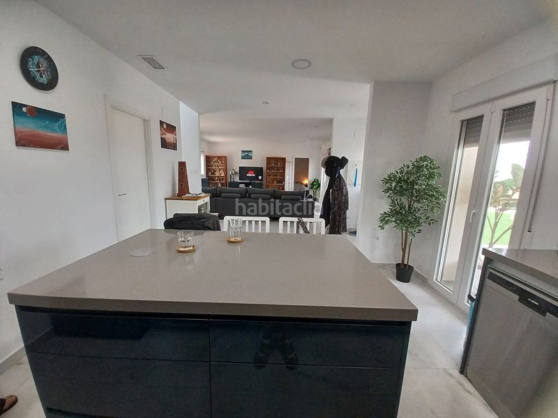 Foto ce9aa5d5-cc9f-45df-83e8-a82c411eeb42. Casa amb aparcament a Pinoso