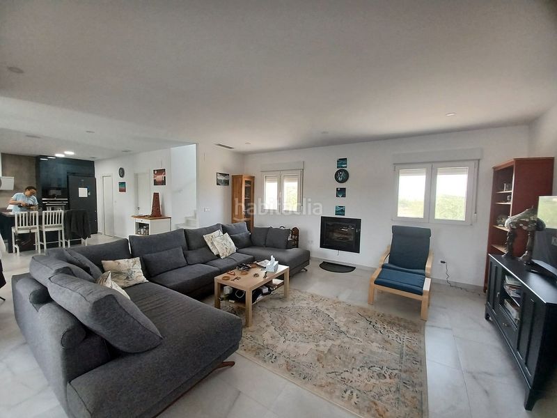 Foto e0bbefd6-e1aa-4905-9f1b-cb4af9265b3d. Casa amb aparcament a Pinoso