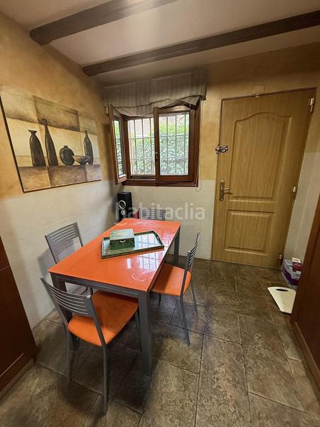 Foto 898dae1f-3baf-4b5a-bdf0-688d6b234396. Casa amb aparcament a Centro Elda
