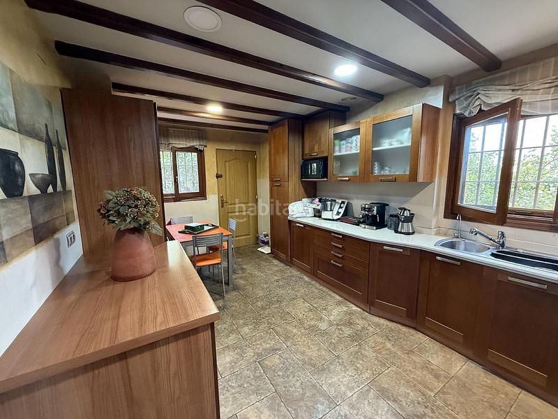 Foto aeb35fd6-d7d4-4dd0-afab-34e022e8679f. Casa amb aparcament a Centro Elda