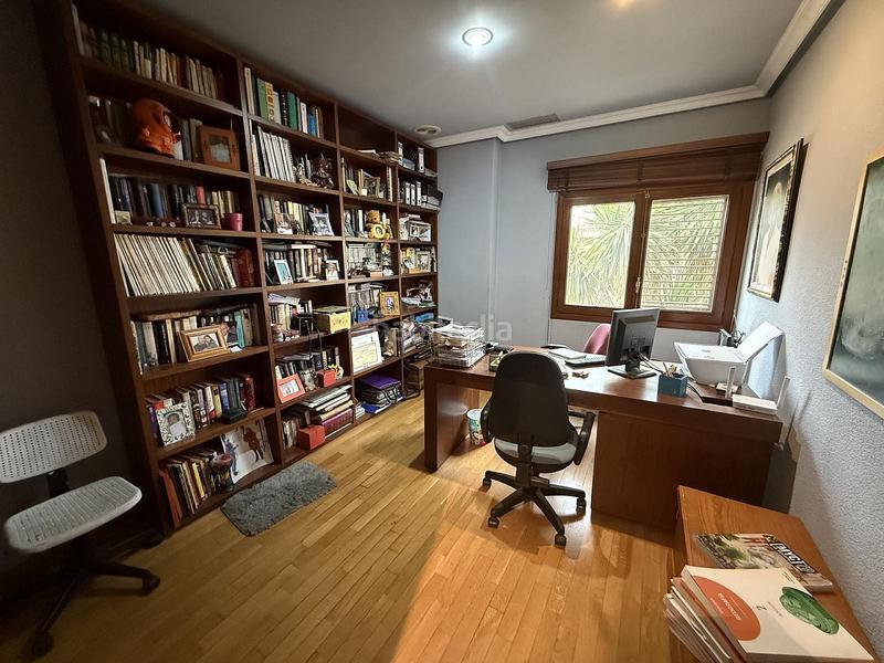 Foto b0db385c-93e3-45a4-a0f0-b5a87e56a47a. Casa amb aparcament a Centro Elda