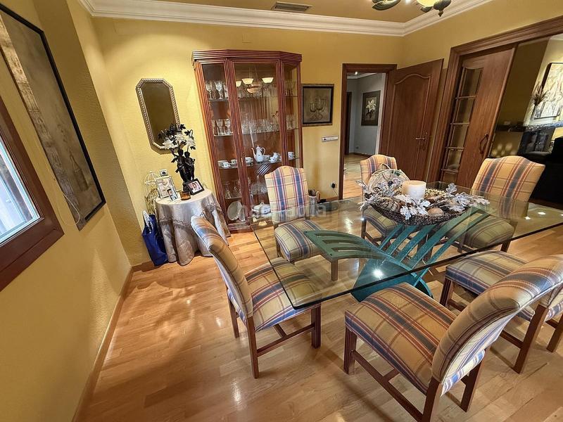 Foto bafd8a0d-ce88-4d52-92dd-3e2fc061e76b. Casa amb aparcament a Centro Elda