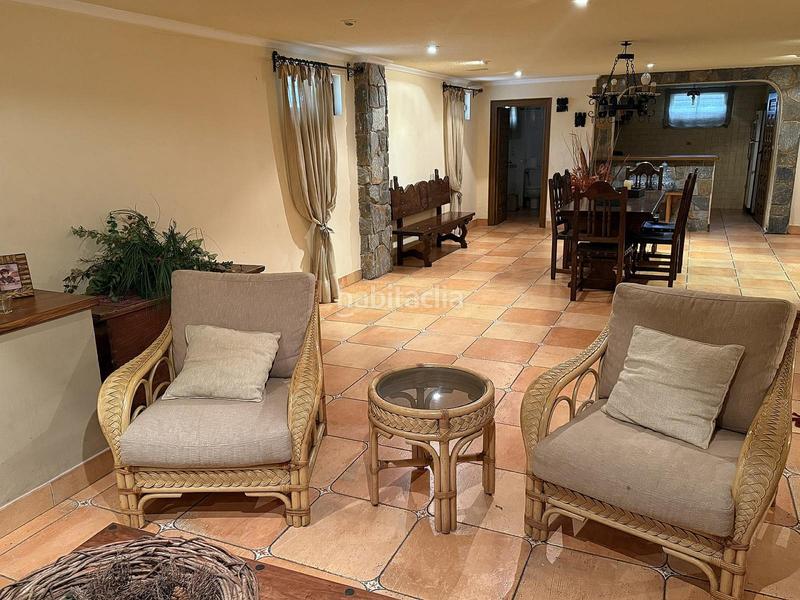 Foto d14bba2d-55eb-4741-ab7c-a1573a0c0f15. Casa amb aparcament a Centro Elda