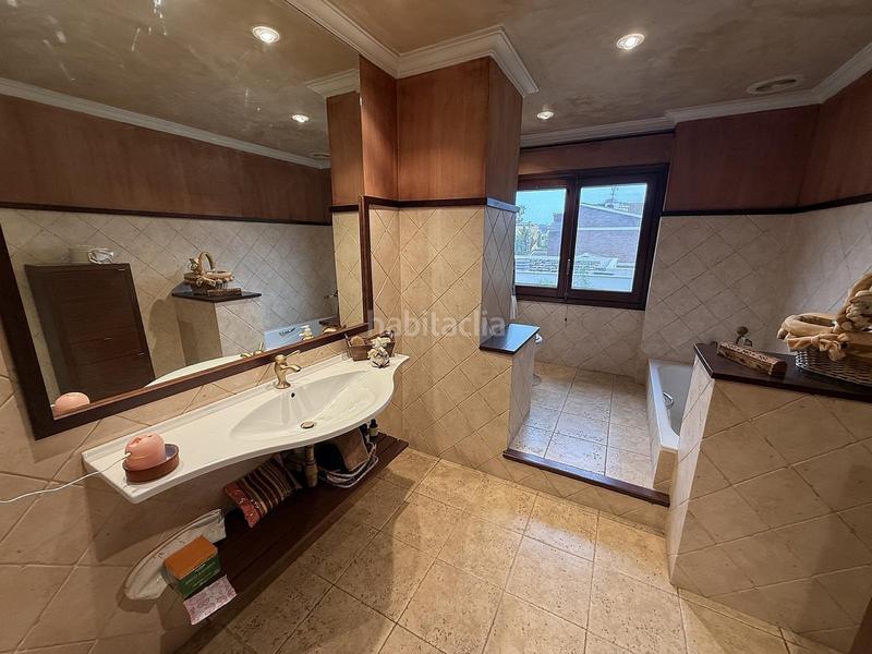 Foto dc07c7c7-fd06-4f99-ab4e-bcf1ff662e05. Casa amb aparcament a Centro Elda