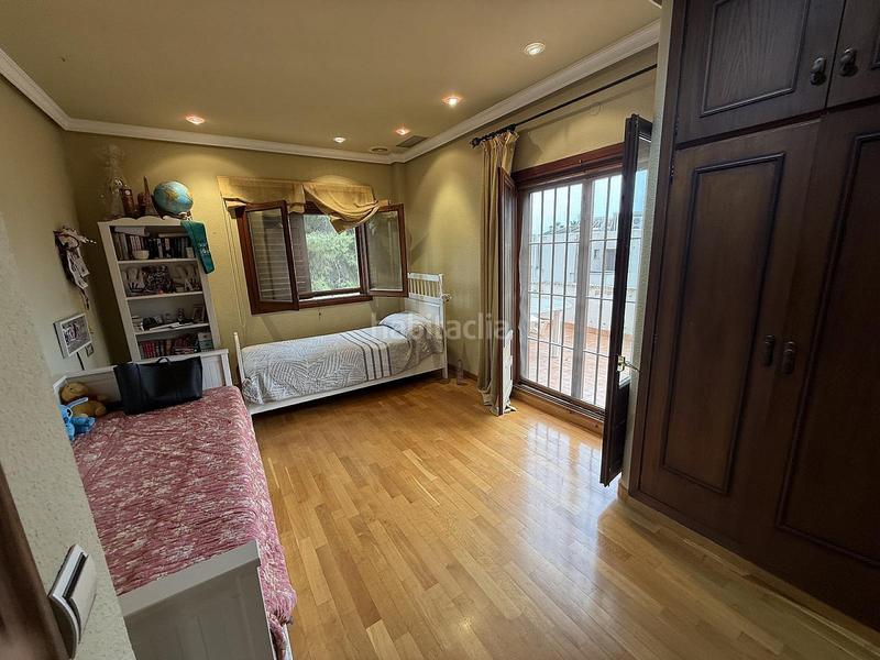 Foto f5edce99-e2fb-4a28-97c2-597035a98519. Casa amb aparcament a Centro Elda