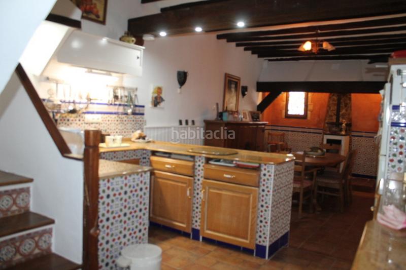 Foto 1dbeae1b-42df-405a-ba4c-1c9016c7a75a. Casa adossada amb aparcament a Yecla