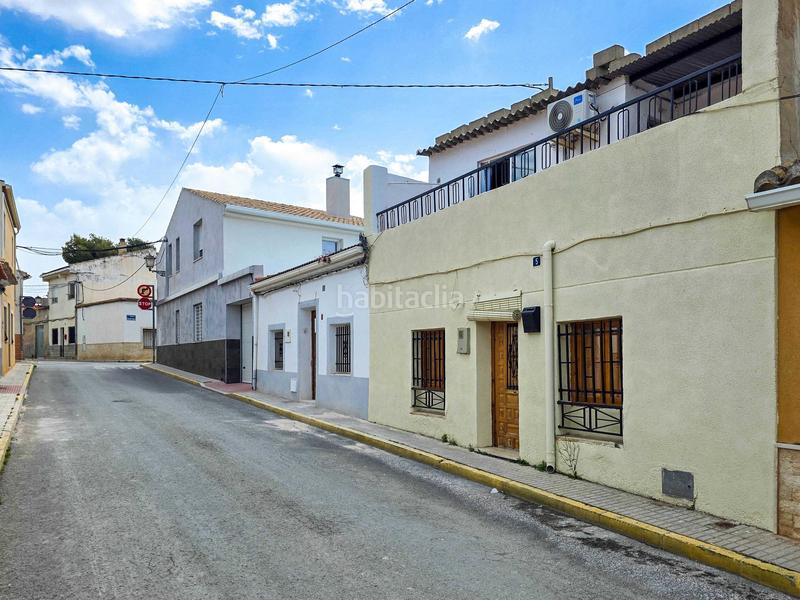 Foto fc4e62a8-b2aa-4ae2-b4e6-1ce6e5b5aec8. Casa adossada a Pinoso