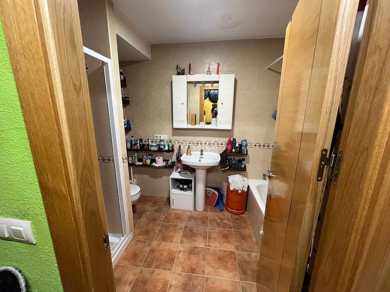 Foto 9bf40f9a-b980-4dc2-b74b-7a3461ed93d5. Casa adosada en Elche de la Sierra