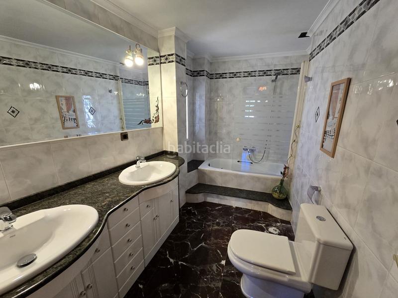 Foto 09ee8225-930c-4913-a3c7-102f32a9c6d7. Semi detached house with parking in Sax