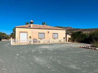 House in Hondón de los Frailes