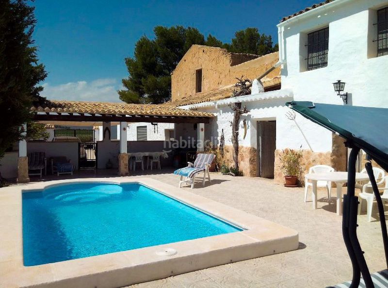 Foto 171cd656-bb0c-462e-885d-5deec6865043. Casa adossada a Yecla