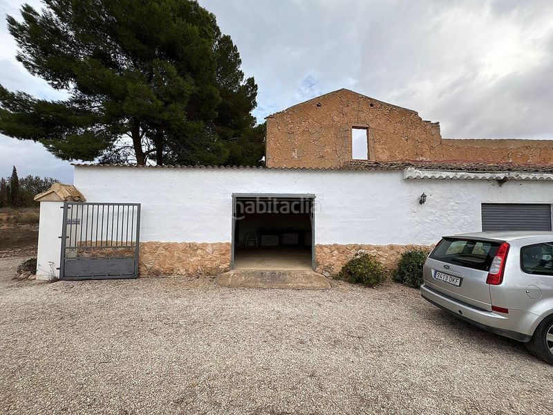 Foto eec07da0-14dd-416d-85c2-9106b8b9c070. Casa adossada a Yecla