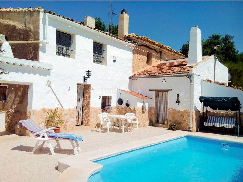 Foto ef494623-5bdc-4bc3-853f-288442a36715. Casa adossada a Yecla