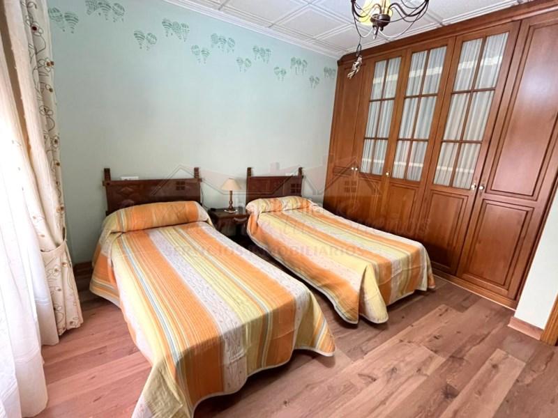 Foto 0b81bda4-e1c6-419e-ba14-13873c2e1e6b. Casa adossada a Sax