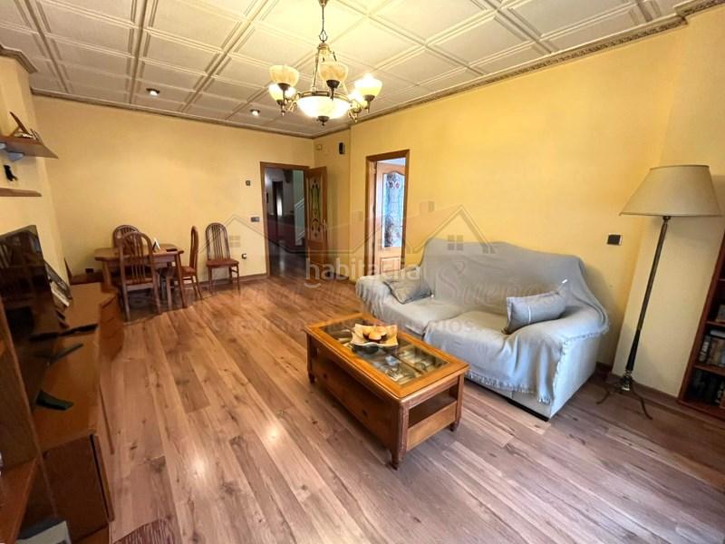 Foto c7bb72ad-1fcb-4bb8-b162-2b102a73a403. Casa adossada a Sax