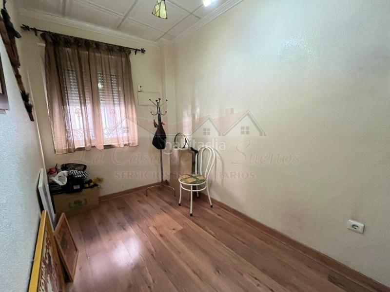 Foto eb97f655-317c-4389-9061-473a461d5449. Casa adossada a Sax