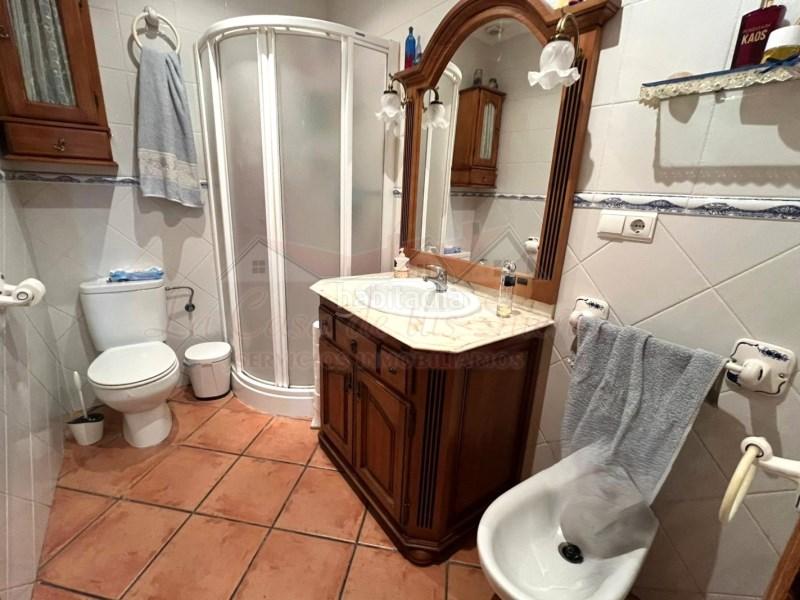 Foto f9844222-6272-4eba-bf23-8d934a44a54e. Casa adossada a Sax