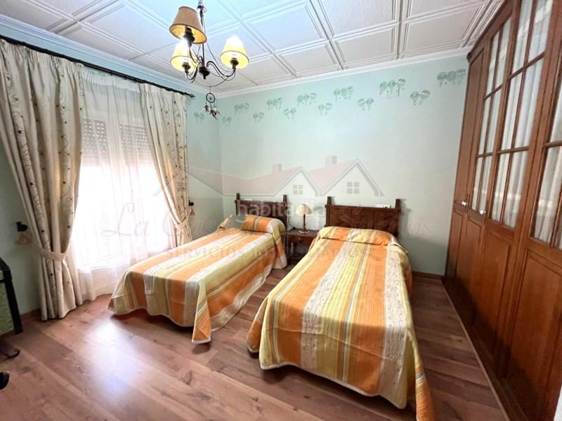 Foto f09c96d1-f22c-4040-bb43-612245339fab. Maison jumelée dans Sax