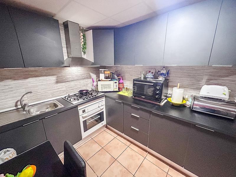 Foto abc43d02-e857-4c14-bc83-ddee48c403b6. Casa a schiera con parcheggio in Sax