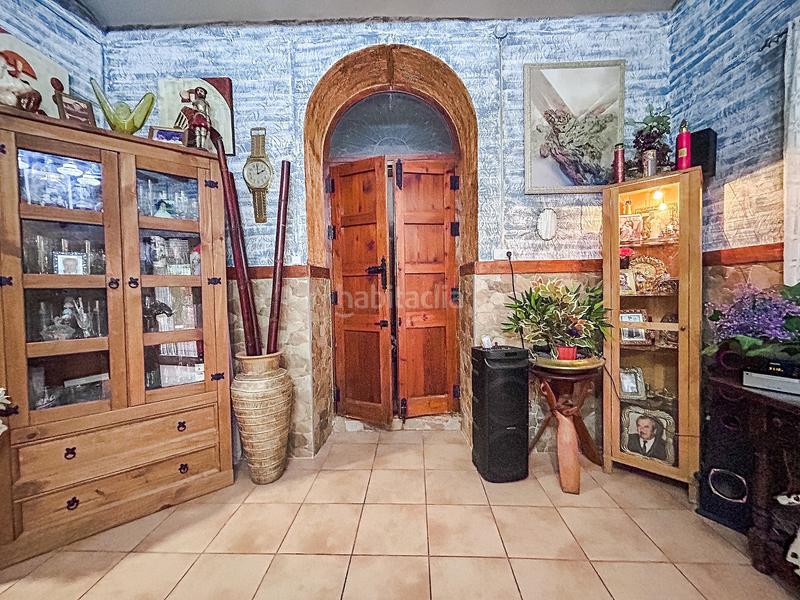 Foto 311c520b-c2e2-4bb2-a984-e612a5d1f49c. Casa adossada amb aparcament a Sax