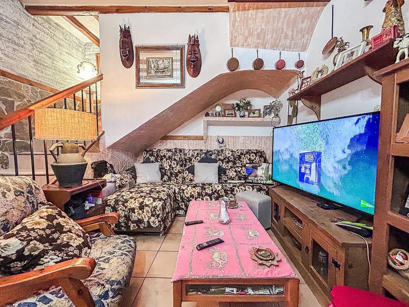 Foto 90f2514a-4674-4847-9868-74899a6fcb72. Casa adossada amb aparcament a Sax