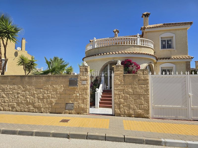 Foto a8eeb43e-f7ab-4685-a02d-e0ab9db6555a. Casa a Monforte del Cid