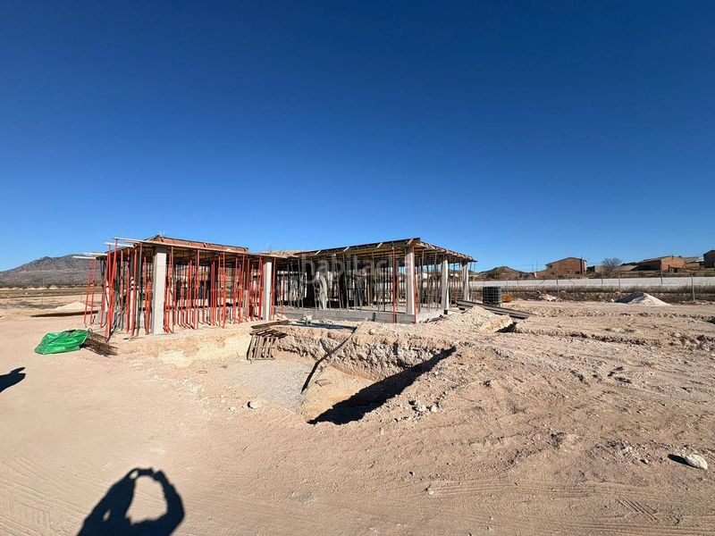 Foto a58df695-6a84-443f-a3f8-8a02d0d61d65. Casa amb aparcament a Jumilla