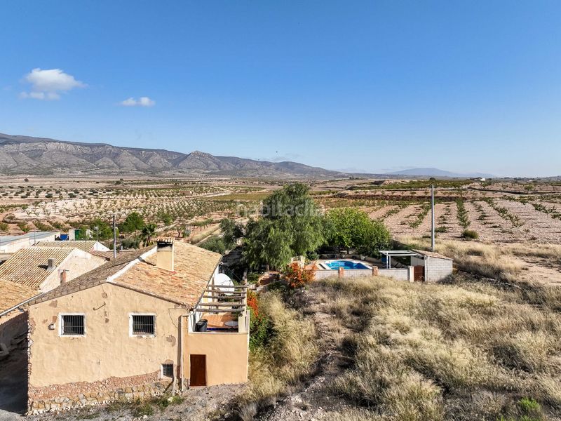 Foto f5a7a002-a8ee-4022-928c-0d346c364047. Masia amb aparcament a Jumilla