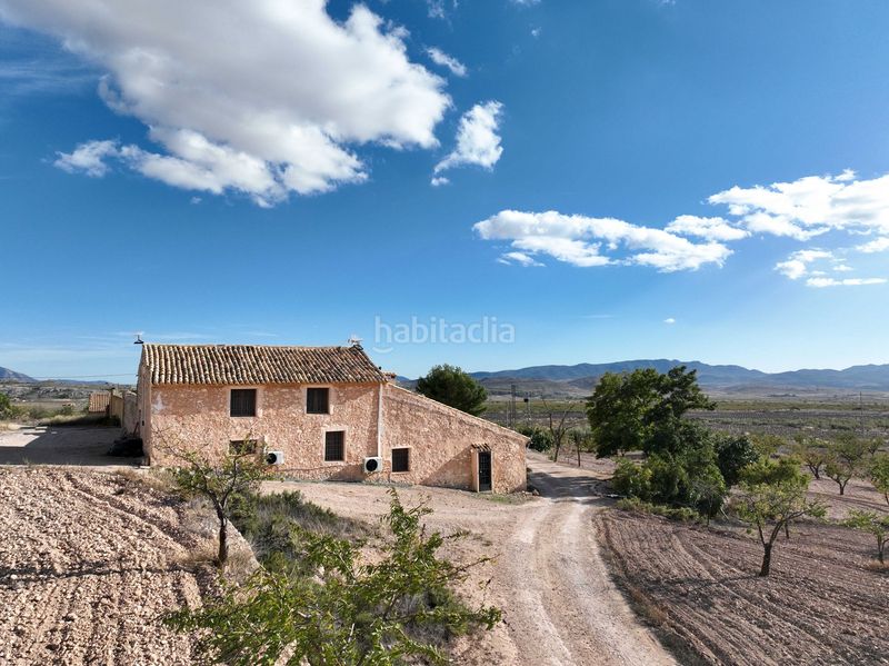 Foto 840bf6c9-9d8d-4bc5-8cc5-057acc535a76. Masia amb aparcament a Jumilla