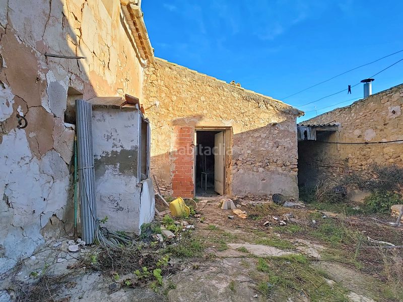 Foto adfeeb0a-d2b5-45b0-8b12-c2b4838ca00f. Casa adossada amb aparcament a Jumilla