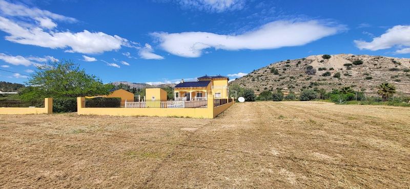 Foto f66cf495-5d97-4415-af4c-56cc5220da70. Casa amb aparcament a Romana (la)