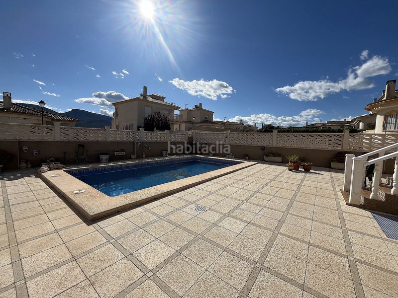 Foto b01dd684-0160-4dee-89be-0473079dbc93. Casa amb aparcament a Castalla