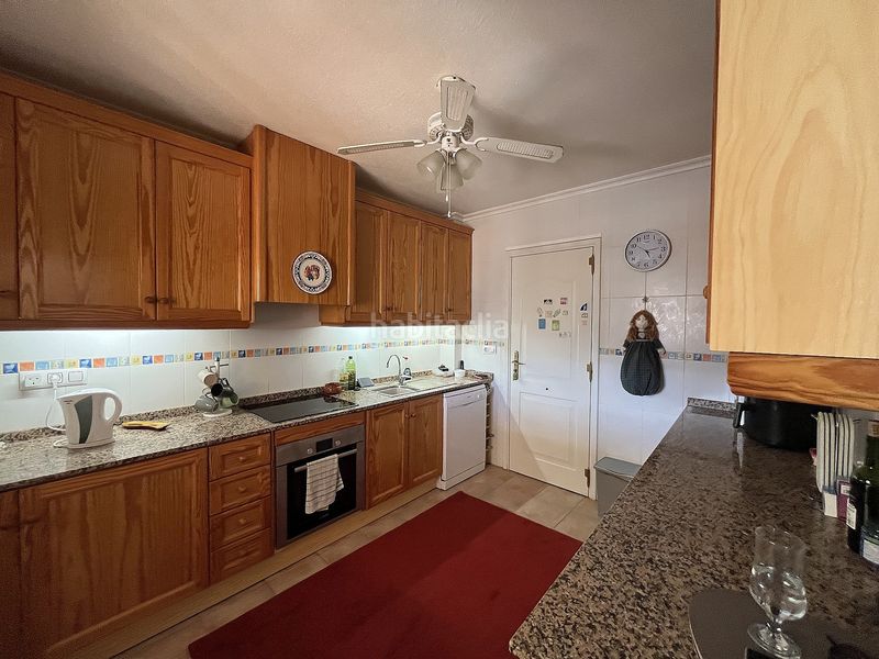 Foto c60237ab-1e03-4e27-96a4-0b69a2f4226c. Casa amb aparcament a Castalla