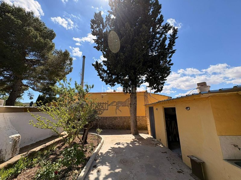 Foto 43659bd8-238f-4bfb-b57d-3613f47477e7. Casa amb aparcament a Yecla