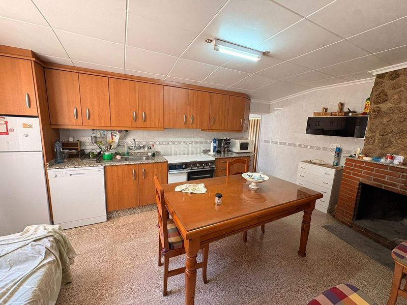 Foto c73853e6-a4d6-401a-8159-2b0afdaddbf3. Casa amb aparcament a Yecla