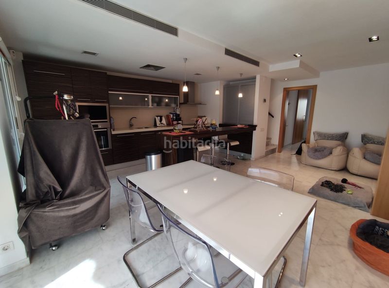 Foto f5d79999-5402-4c87-91b2-46c6bea7b024. Àtic a Plaza Castelar - Mercado Central Elda