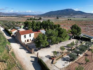 Country house in Yecla
