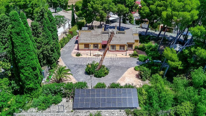 Foto b61bd551-997e-4ec2-80f2-c55e9e9a0734. Casa amb aparcament a Yecla