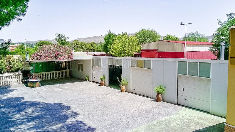 Foto e75f0b00-8947-4ae5-ad1e-38b96cea8e7d. Casa amb aparcament a Yecla
