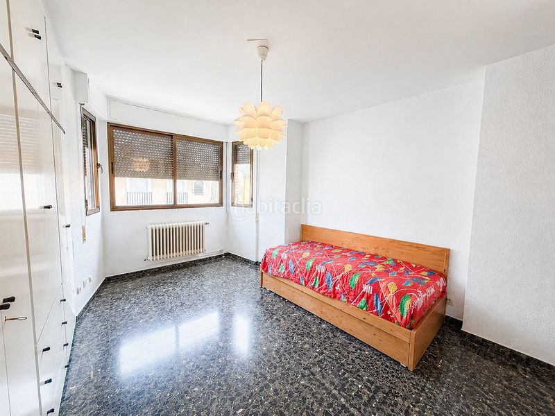 Foto b8066401-cde5-46e2-96c8-2a3563532148. Casa adossada amb aparcament a Yecla