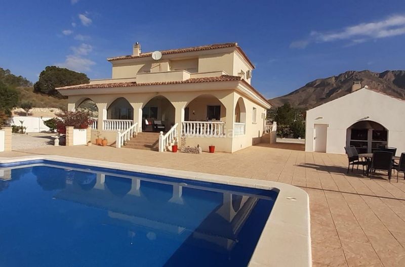 Foto c89a1117-e403-4bd4-b9ad-57a7ae346efa. Casa amb aparcament a Abanilla