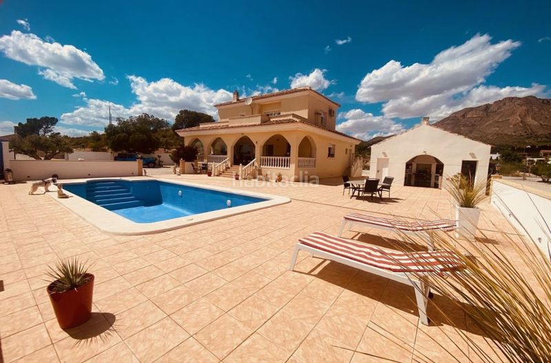 Foto cd6b3f16-35ec-4374-be91-bb2be16f505c. Casa amb aparcament a Abanilla
