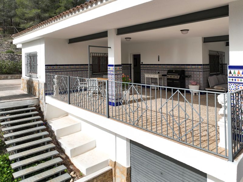 Foto b33fb596-e37e-4956-a962-391e8d7cd354. Casa amb aparcament a Monòver