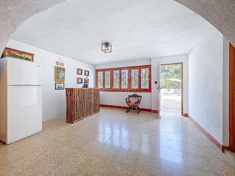 Foto cbbe983d-e3ae-4dce-845a-928ac47915a5. Casa amb aparcament a Monòver