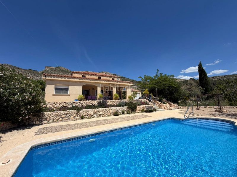 Foto 057593db-5b74-45b4-8f3d-9c43b7084af1. Casa amb aparcament a Sax