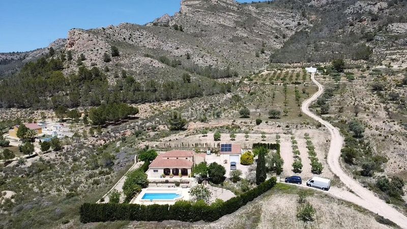 Foto 1470d010-8607-4b90-abd5-7e74f27cfe3c. Casa amb aparcament a Sax