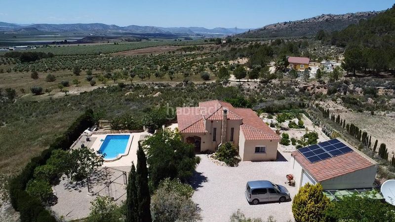 Foto 8e699b40-fb38-4b0f-864c-654588743fee. Casa amb aparcament a Sax