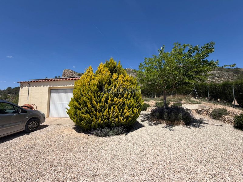 Foto c0d2cbd1-968f-4b98-b7c5-35bfb1442579. Casa amb aparcament a Sax