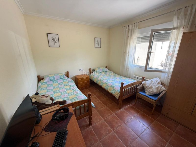 Foto f67d833f-b7c4-4ed3-b068-5da3cc00b4d8. Casa amb aparcament a Sax